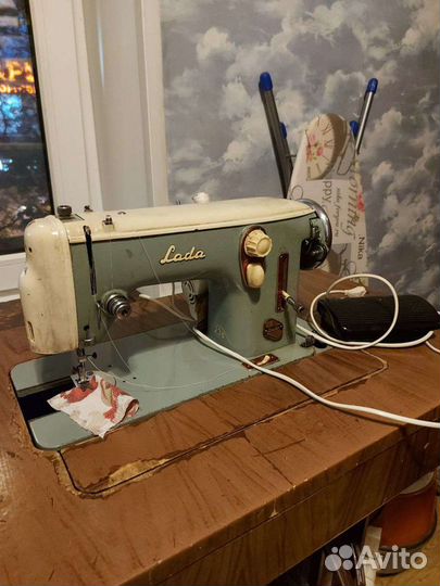 Швейная машина Лада