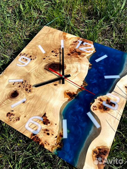 Часы из эпоксидной смолы настеннные