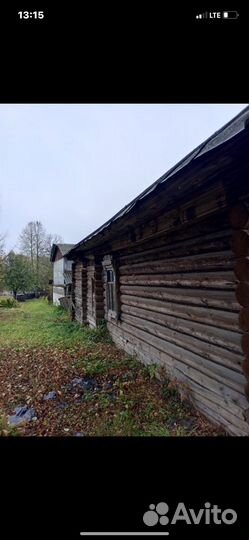 Сруб дома из бревна