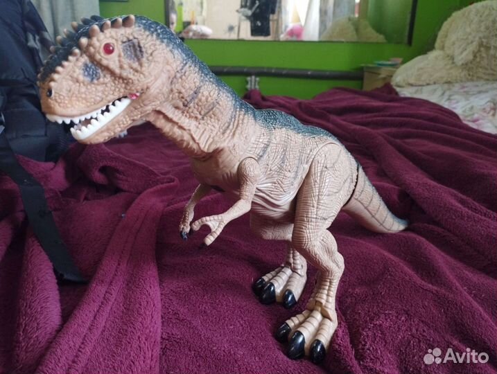 Динозавр игрушка
