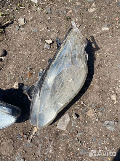 Фары Toyota corolla 120 хэтчбек дефектные