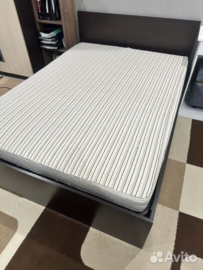 Кровать 140х200 с матрасом