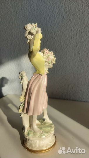 Статуэтка Девушка с букетом СССР