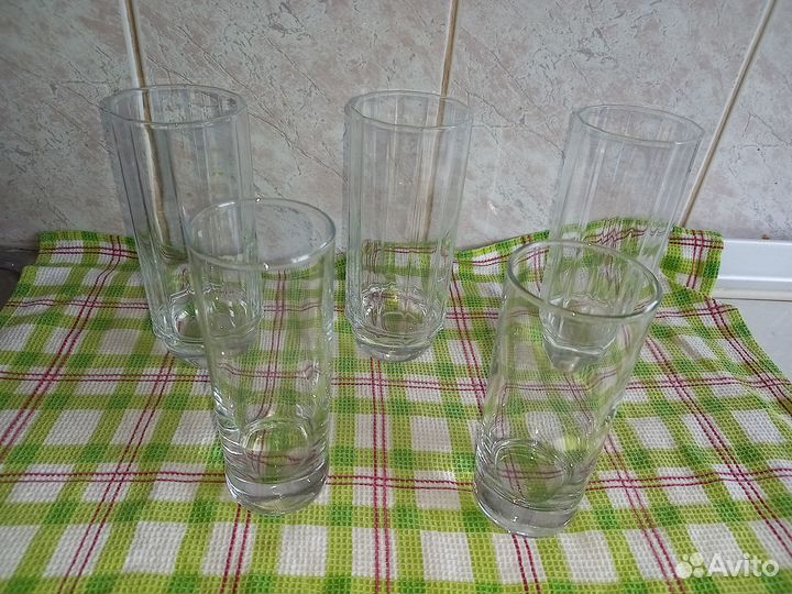 Стеклянные бокалы