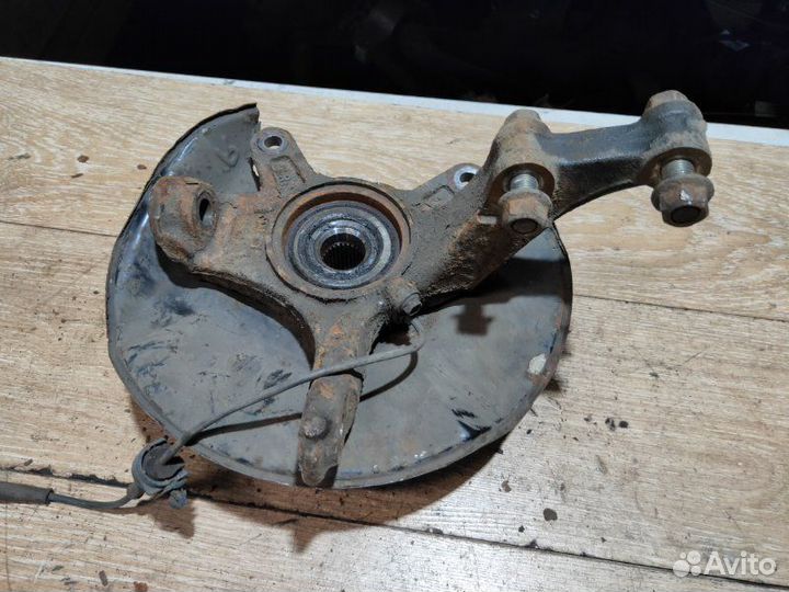 Поворотный кулак правый Honda Civic Viii 5D 2009