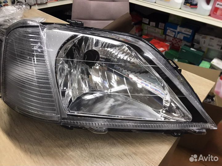 Фара правая Renault Logan рено логан