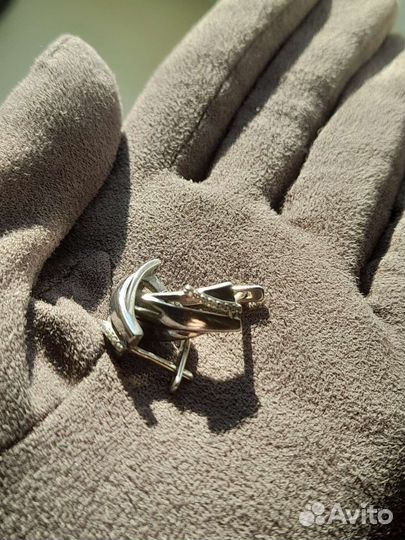 Серебряные серьги в чехле