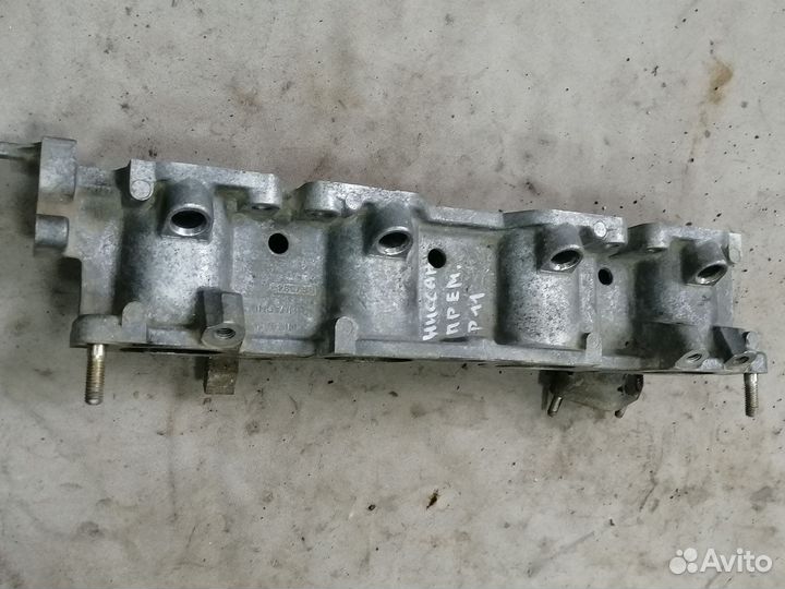 Коллектор форсунок впуск 2.0 Nissan Primera 2000