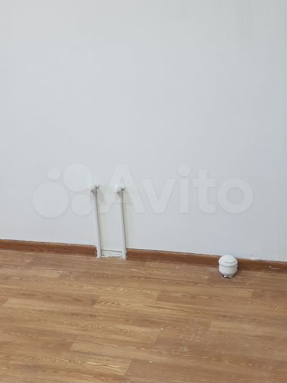 Офис 24м² с мокрой точкой и санузлом