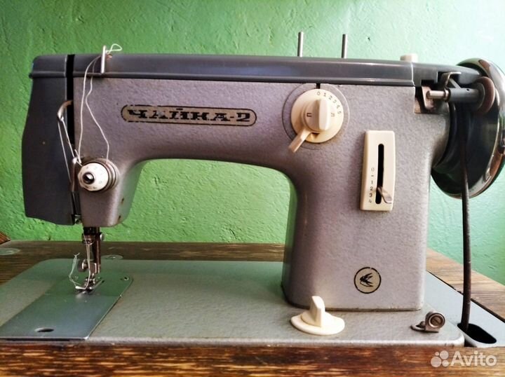 Продам швейную машинку Чайка-2 с тумбой