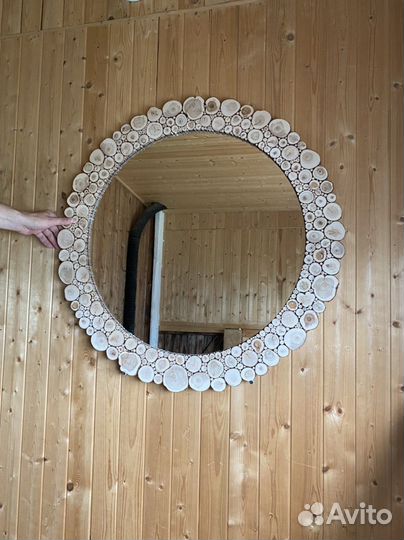 Круглое зеркало с можжевельником