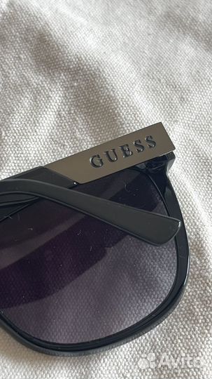 Солнцезащитные очки Guess