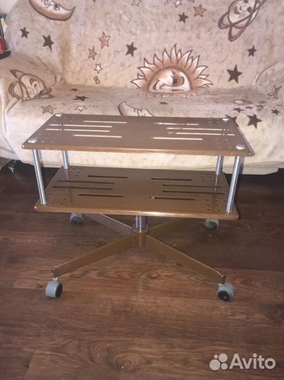 Стол под телевизор,аквариум,клетку,журнальный