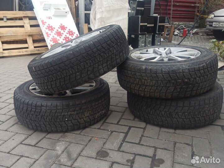 Bridgestone Blizzak DM-V1 235/60 R18