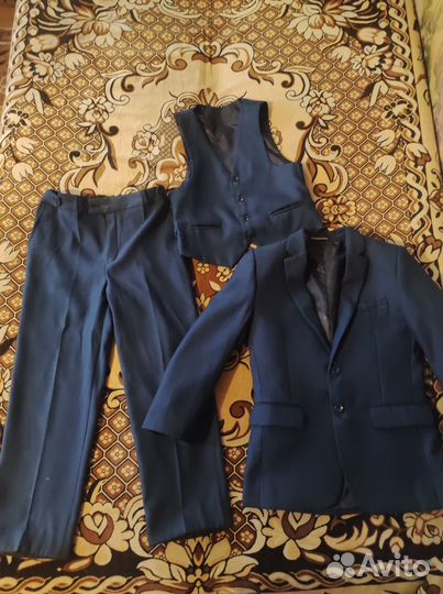 Продам, школьный костюм