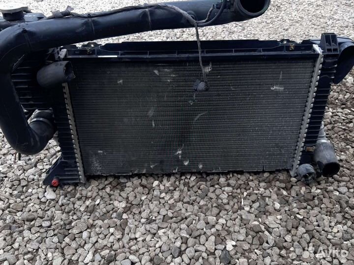Радиатор двигателя Мерседес Спринтер до 2006 года