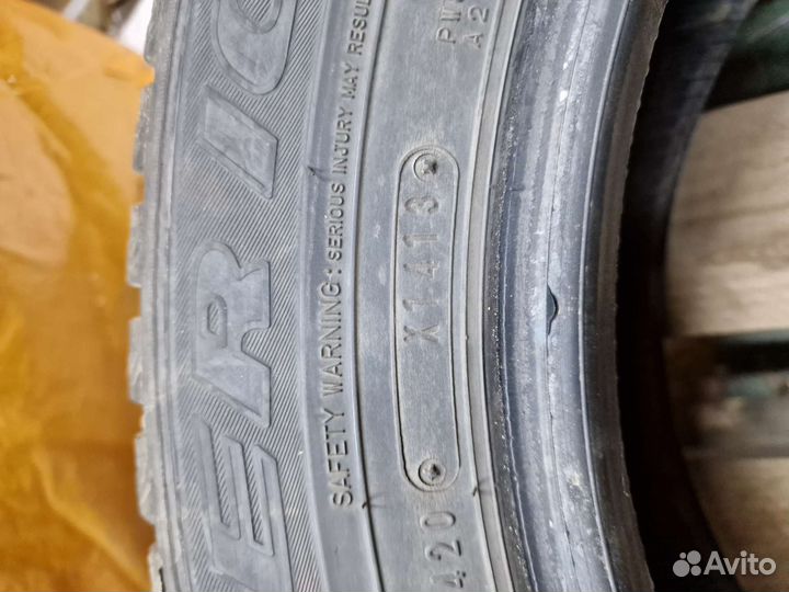 Dunlop SP Winter Ice 01 205/60 R16 92T