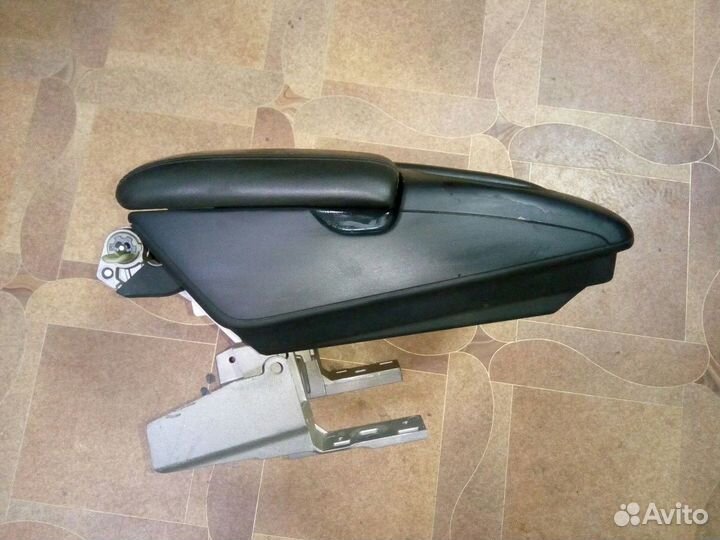 Подлокотник audi Q7 2006 г