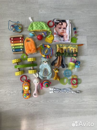 Игрушки для малышей до года