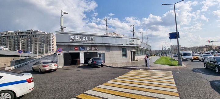 Торговое помещение рядом с М.Видео и Перекрёстком