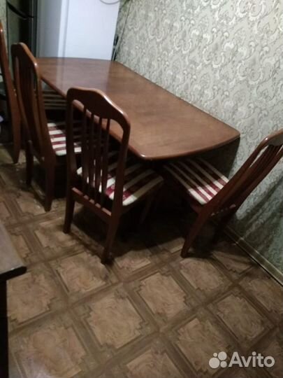 Стол из дерева