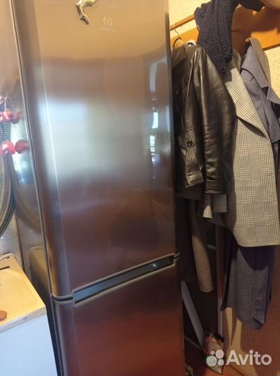 Холодильник бу indesit