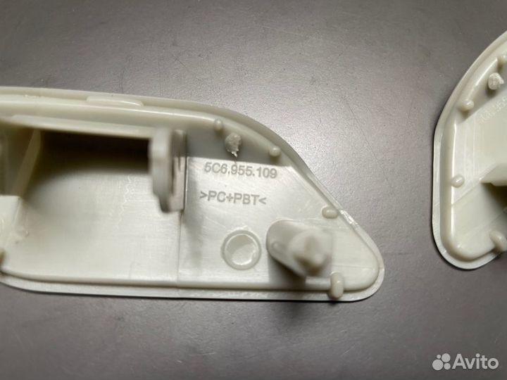 Крышка омывателя фары VW Jetta 6 2010-2015