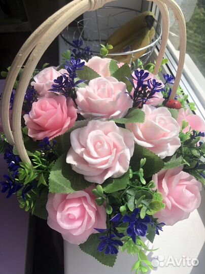 Корзина роз для интерьера