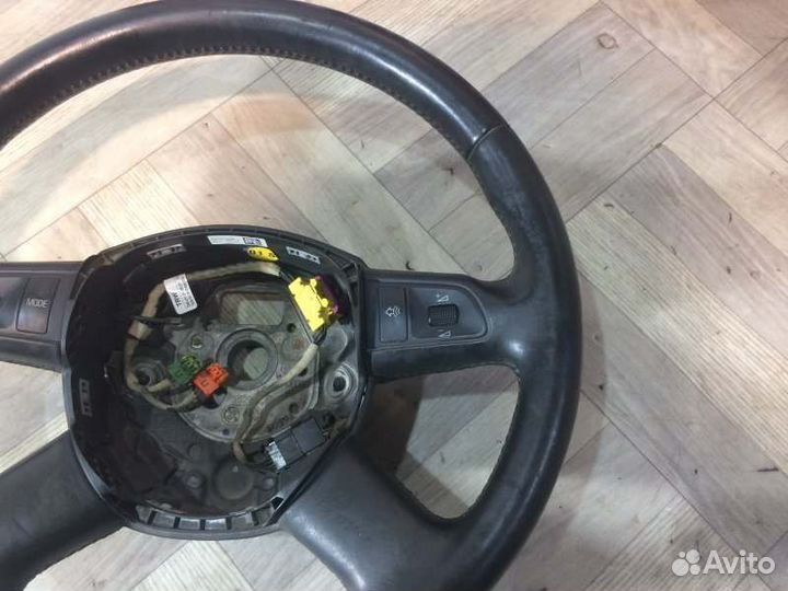 Рулевое колесо Audi A4 B7 2007