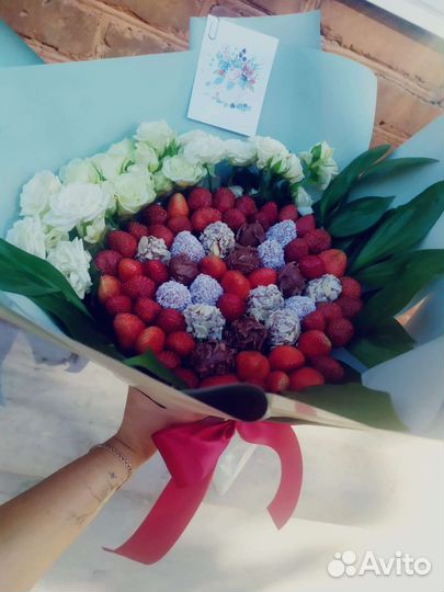 Букет. Клубника в шоколаде. Цветы