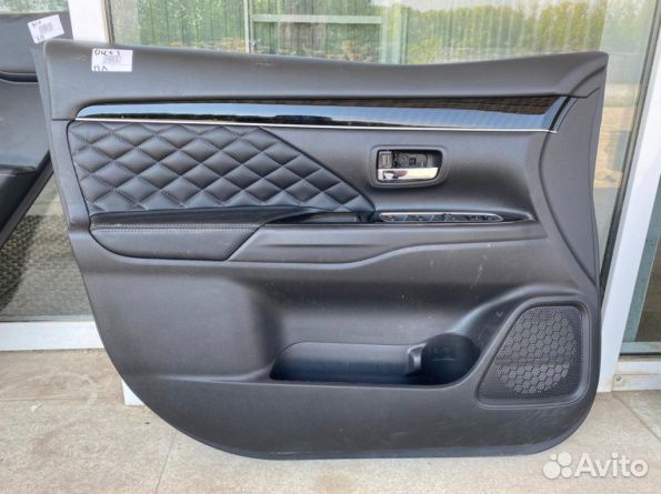 Митсубиси Аутлендер 3 (2015-2021) обшивка двери