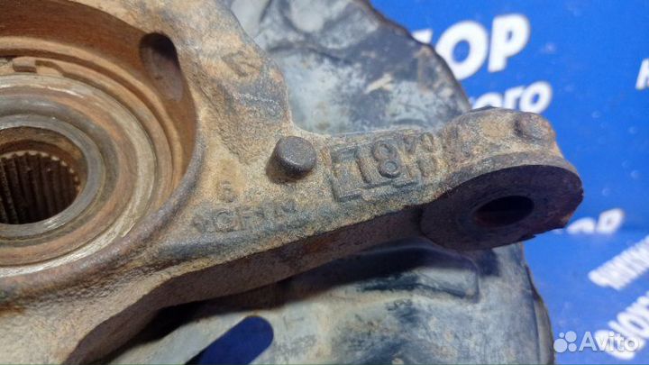 Передний правый поворотный кулак Toyota Avensis