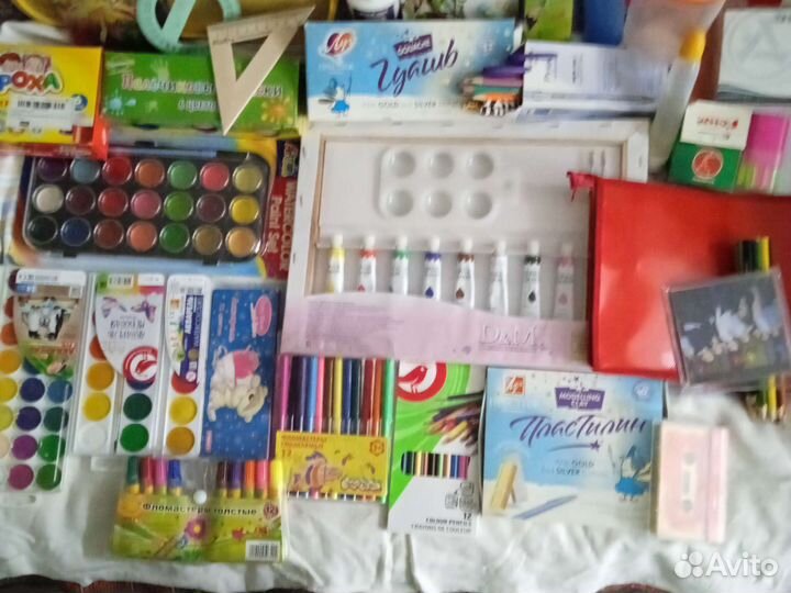 Школьные канцелярские принадлежности