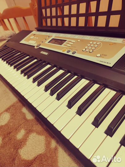 Синтезатор Yamaha psr200