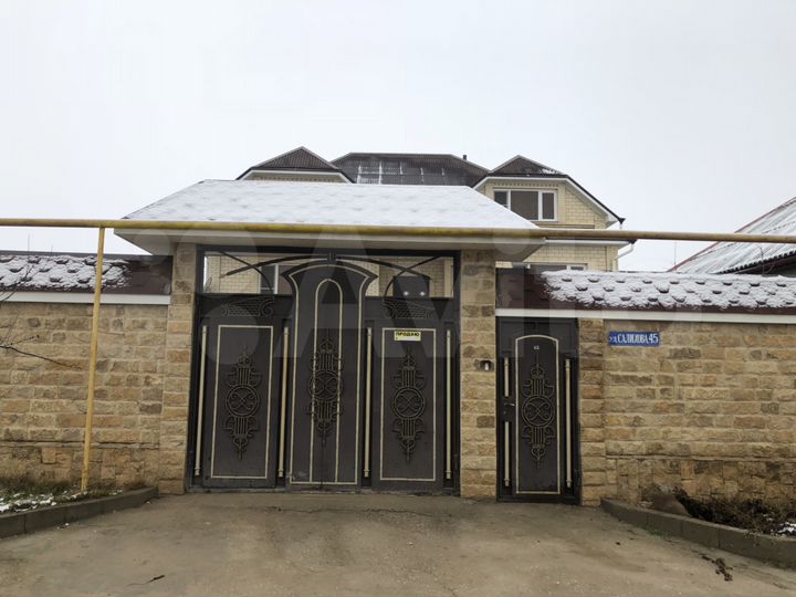 Дом 200 м² на участке 4 сот.