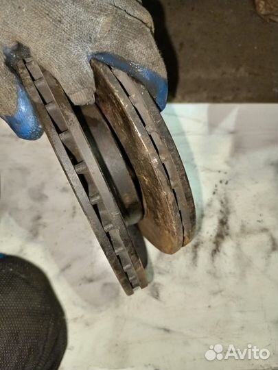 Диски передние тормозные Volkswagen Golf 6