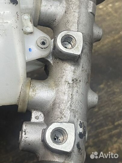 Главный тормозной цилиндр Mitsubishi 4M41