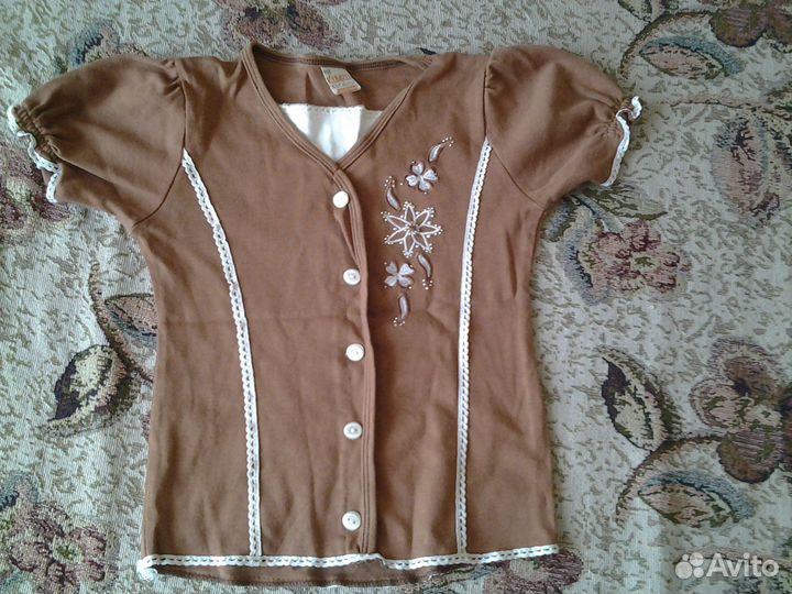 Одежда детская (кофточки, юбки, жилет)