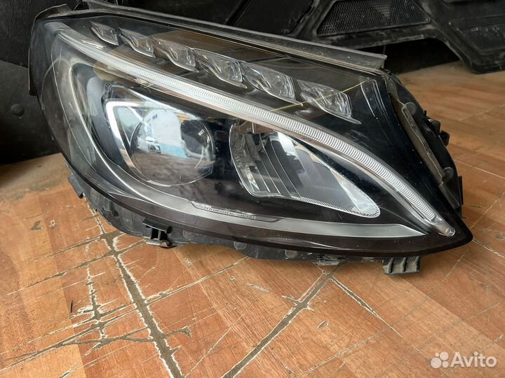 Передняя фара Mercedes C-Class W205