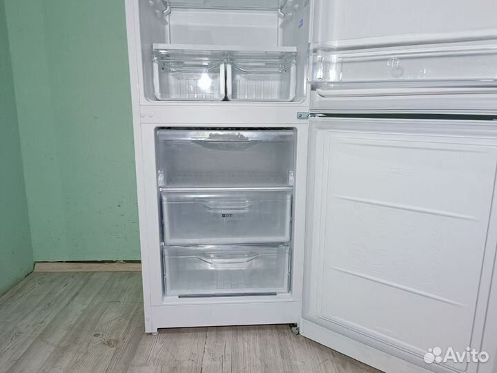 Холодильник Indesit DS320W 2020 года Гарантия