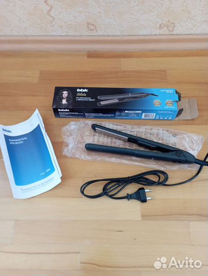 Выпрямитель для волос BBK BST 3001, новый
