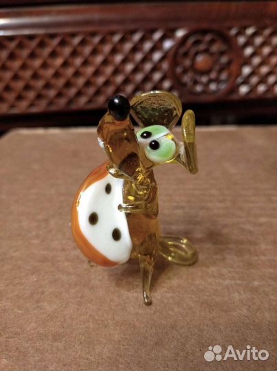 Фигурки из цветного стекла