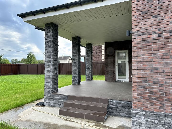 Дом 220 м² на участке 9 сот.