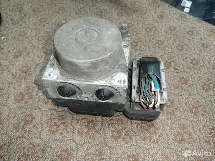 Блок абс на Тойота Королла Е15/2011 год