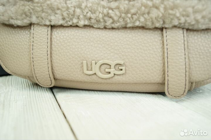 Сумка новая через плечо UGG Bia mini бежевая