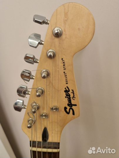 Гитара fender squier bullet strat