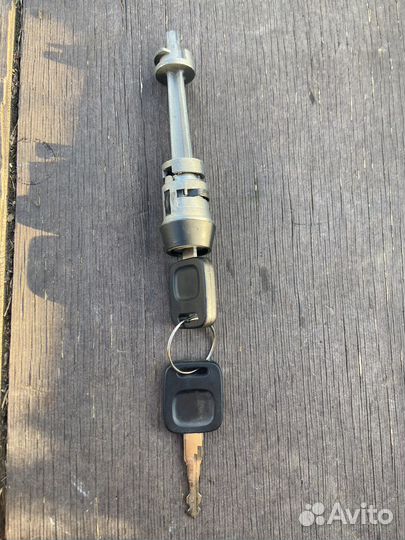 Личинка замка зажигания с ключом Audi 100