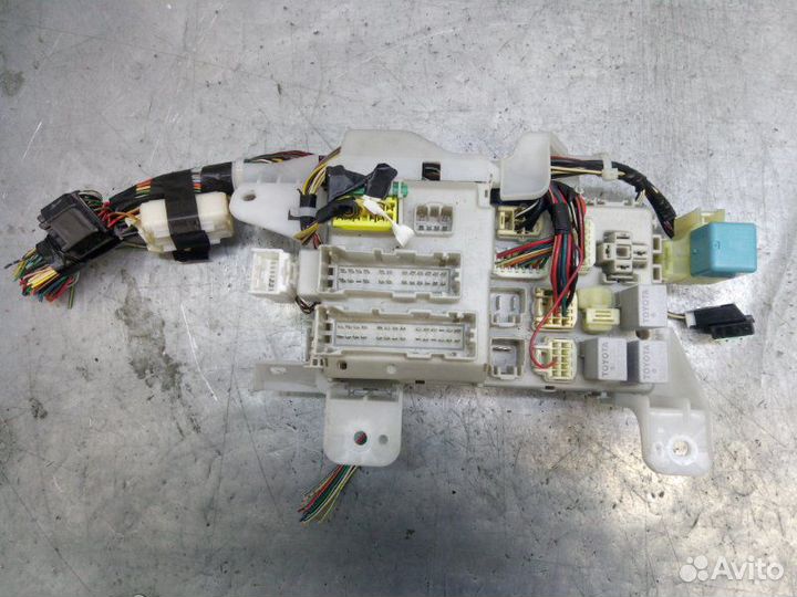 Блок предохранителей Toyota Corolla E12 3zzfe 2006