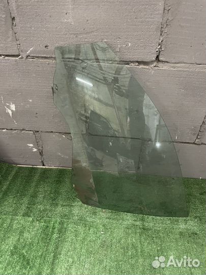 Стекло двери переднее левое Renault Megan 2