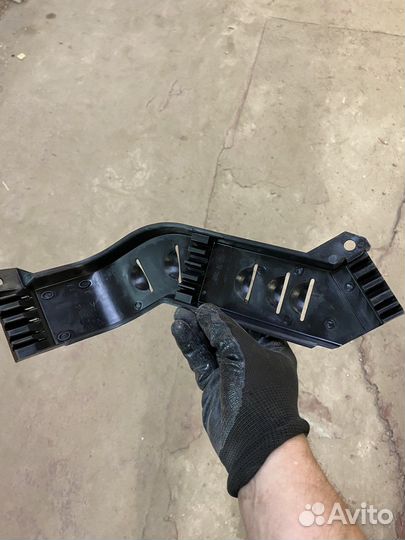 Защита топлипровода на мазду B25D45411A